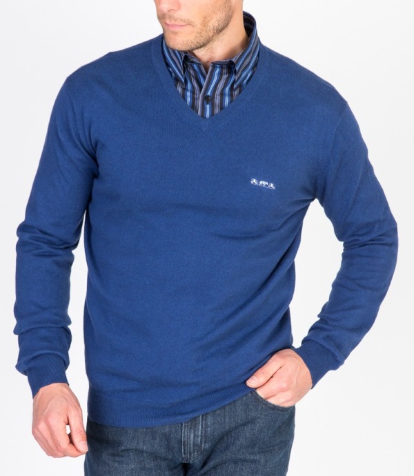 pull.col.v.bleu.coton.cachemire Pull v avec chemise ton sur ton